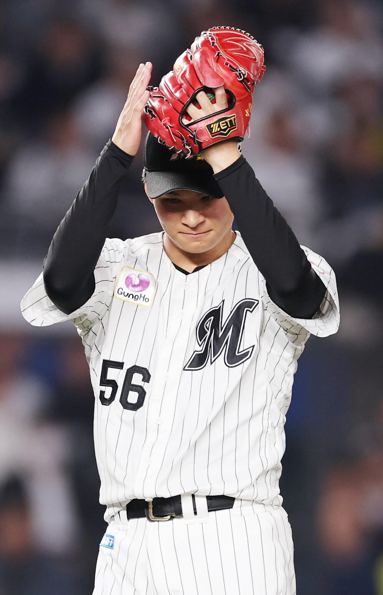 ロッテ対オリックス　7回表を抑え喜ぶロッテ中森俊介（撮影・野上伸悟）