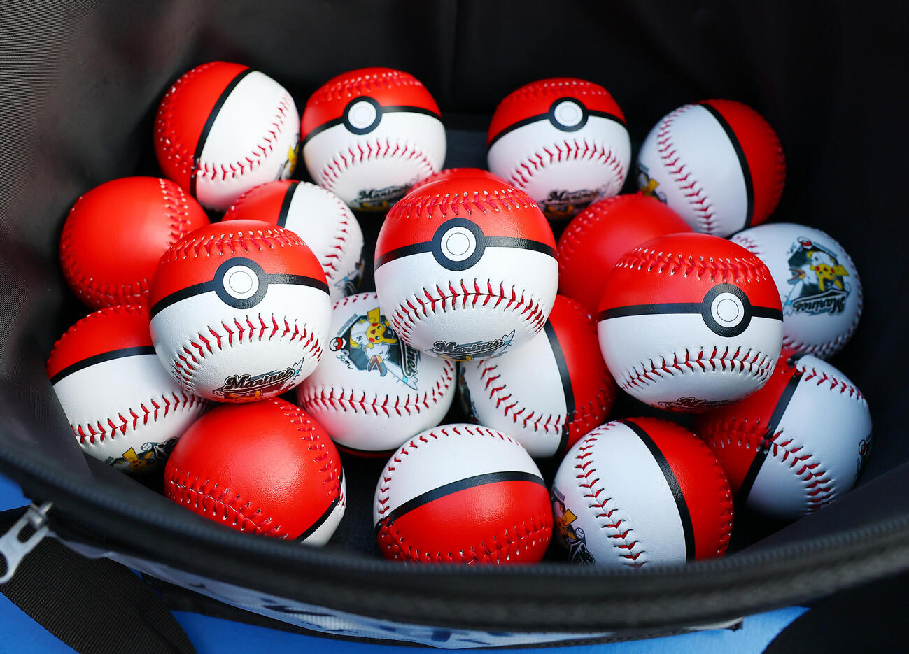 ロッテ対オリックス　ポケモンベースボールフェスタ2026で用意されたモンスターボール風特別球（撮影・野上伸悟）