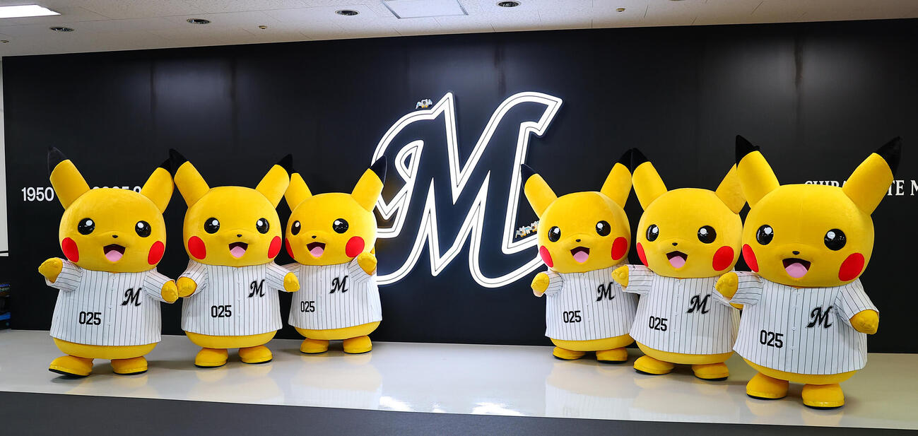 ロッテ対オリックス　ZOZOマリンスタジアムに登場したピカチュウ（撮影・野上伸悟）
