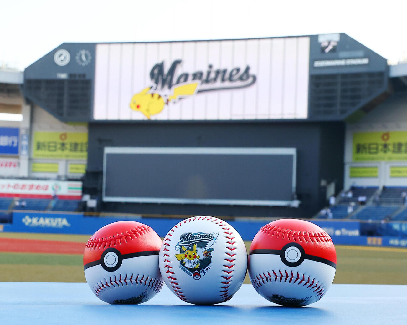 ロッテ対オリックス　ポケモンベースボールフェスタ2026で用意されたモンスターボール風特別球（撮影・野上伸悟）