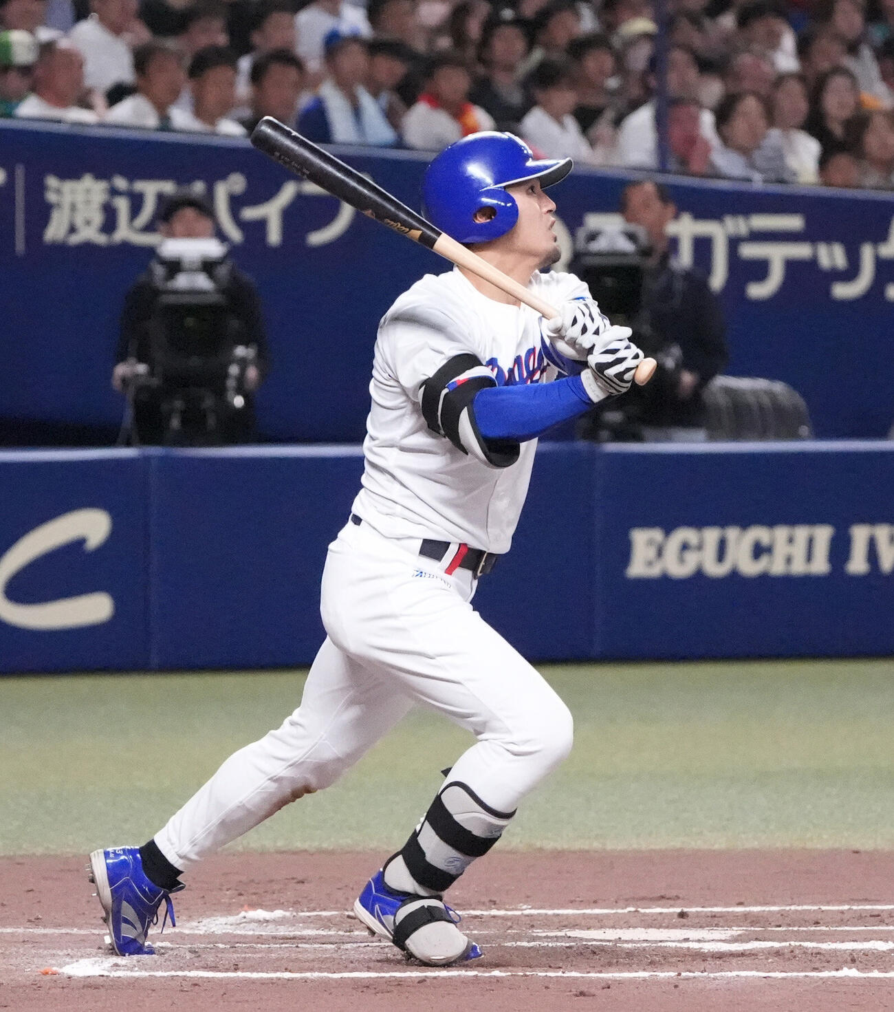 中日対ヤクルト　6回裏中日無死、本塁打を放つ板山祐太郎（撮影・森本幸一）