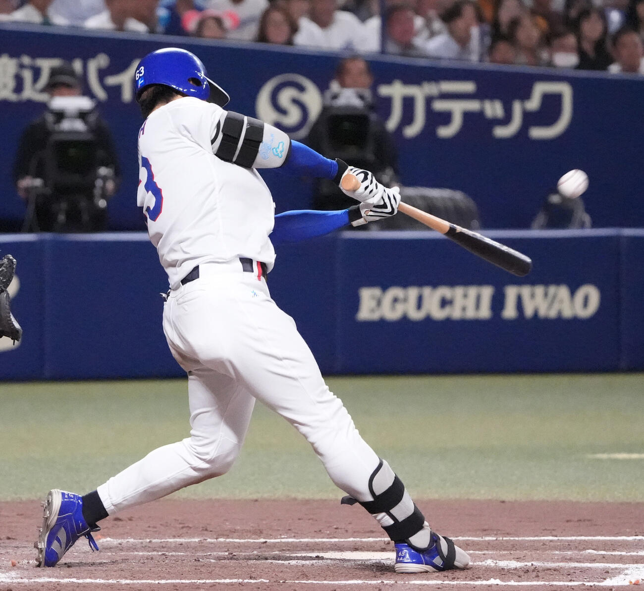 中日対ヤクルト　7回裏中日2死満塁、満塁本塁打を放つ板山祐太郎（撮影・森本幸一）