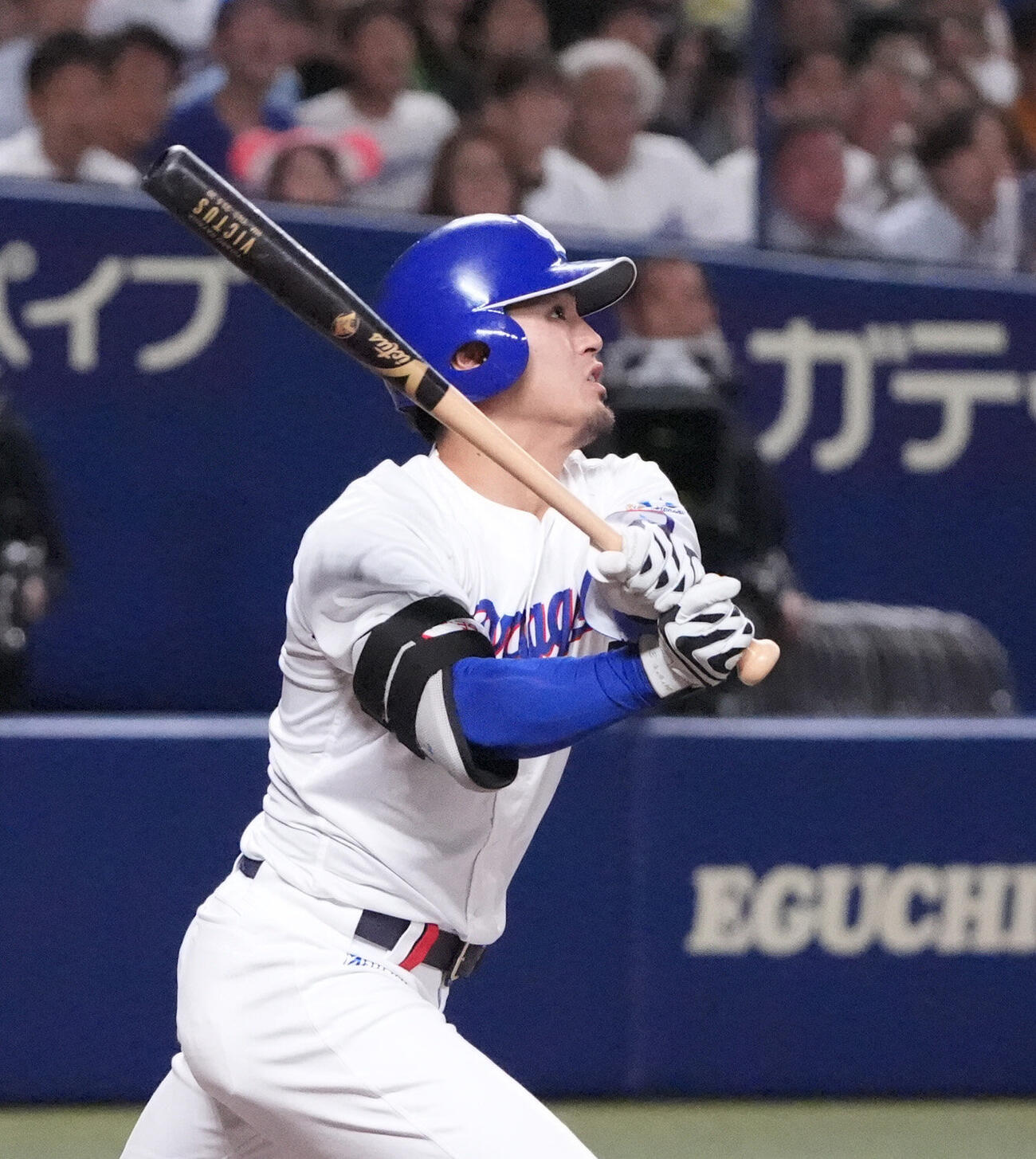 中日対ヤクルト　7回裏中日2死満塁、満塁本塁打を放つ板山祐太郎（撮影・森本幸一）