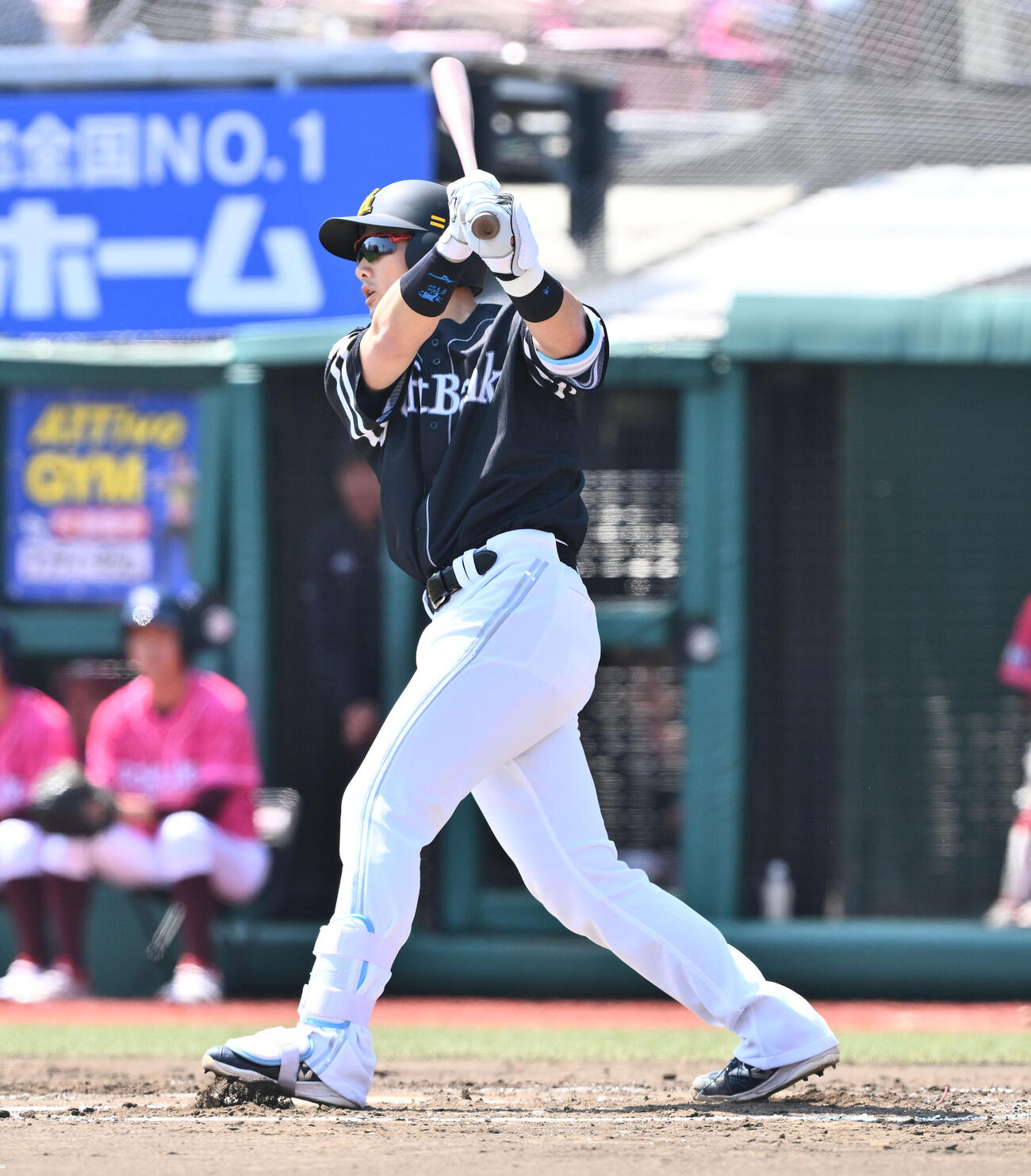 楽天対ソフトバンク　2回表ソフトバンク1死一塁、山本祐大は左前打を放つ（撮影・滝沢徹郎）