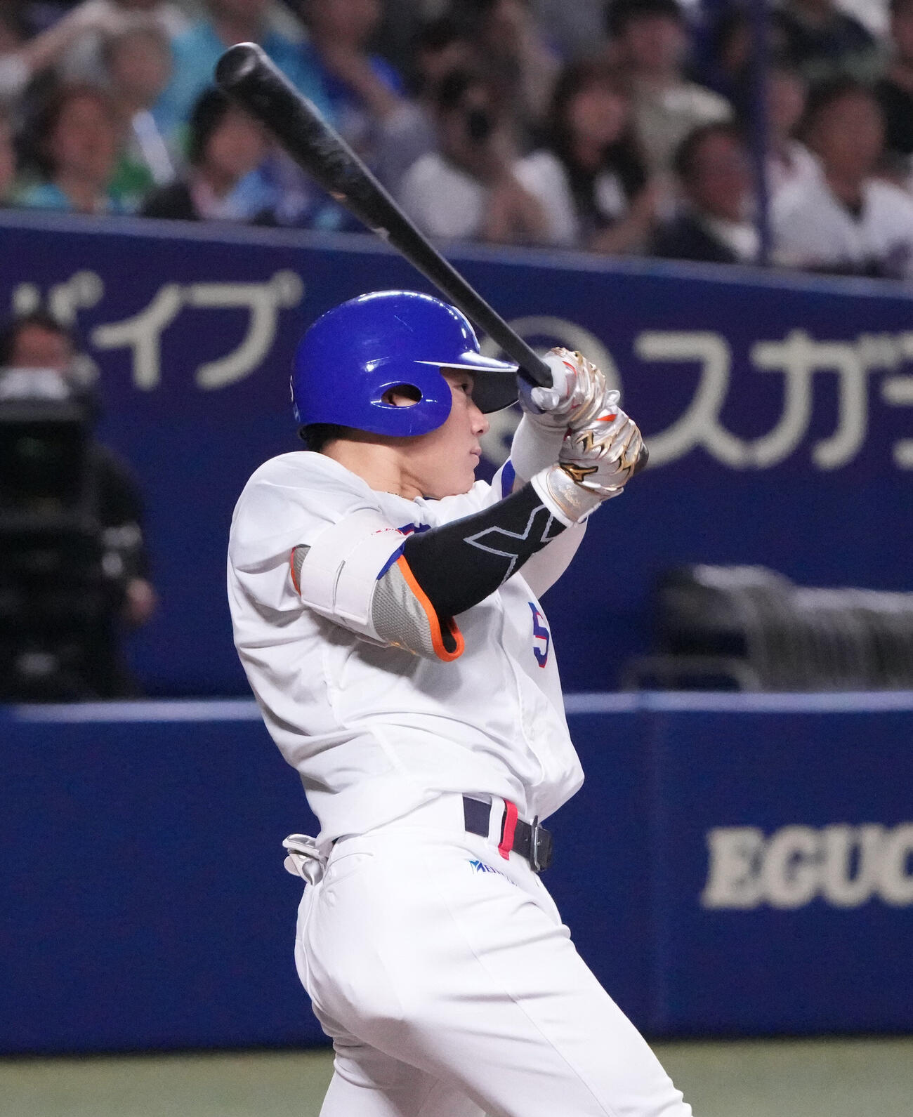 中日対ヤクルト　1回裏中日1死一塁、適時三塁打を放つ村松開人（撮影・森本幸一）