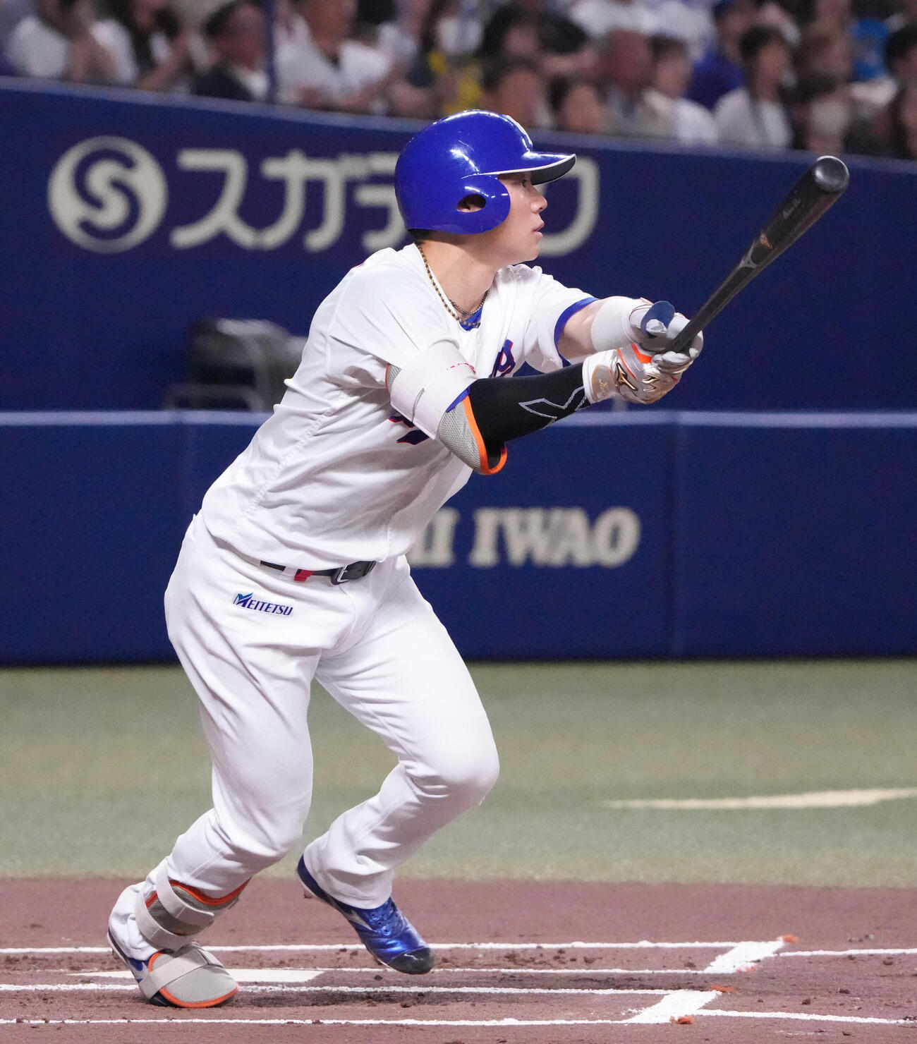 中日対ヤクルト　1回裏中日1死一塁、適時三塁打を放つ村松開人（撮影・森本幸一）