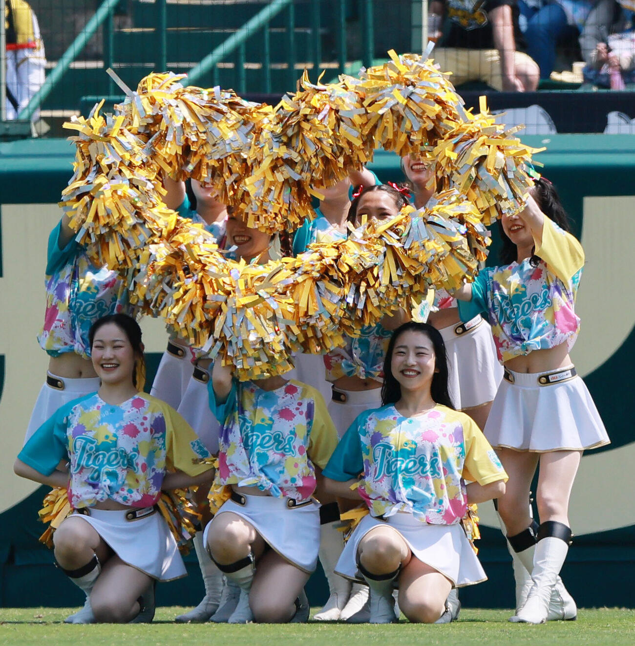 阪神対広島　TORACO DAYを盛り上げるタイガースガールズ（撮影・上山淳一）