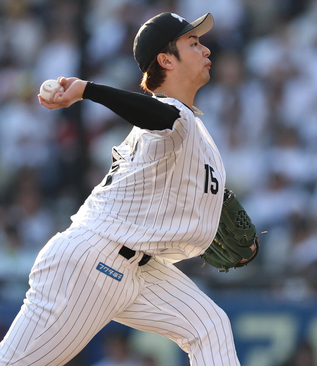 ロッテ対オリックス　力投するロッテ横山陸人（撮影・野上伸悟）