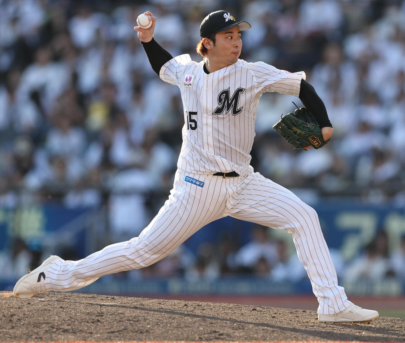 ロッテ対オリックス　力投するロッテ横山陸人（撮影・野上伸悟）