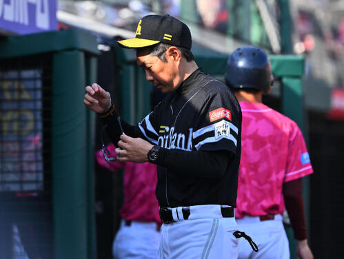 現ソフトバンク監督　小久保祐紀　使用バット ヴィンテージ品　値下げ可 ソフトバンク】小久保監督「ズルズルいかないように」ついに借金生活に