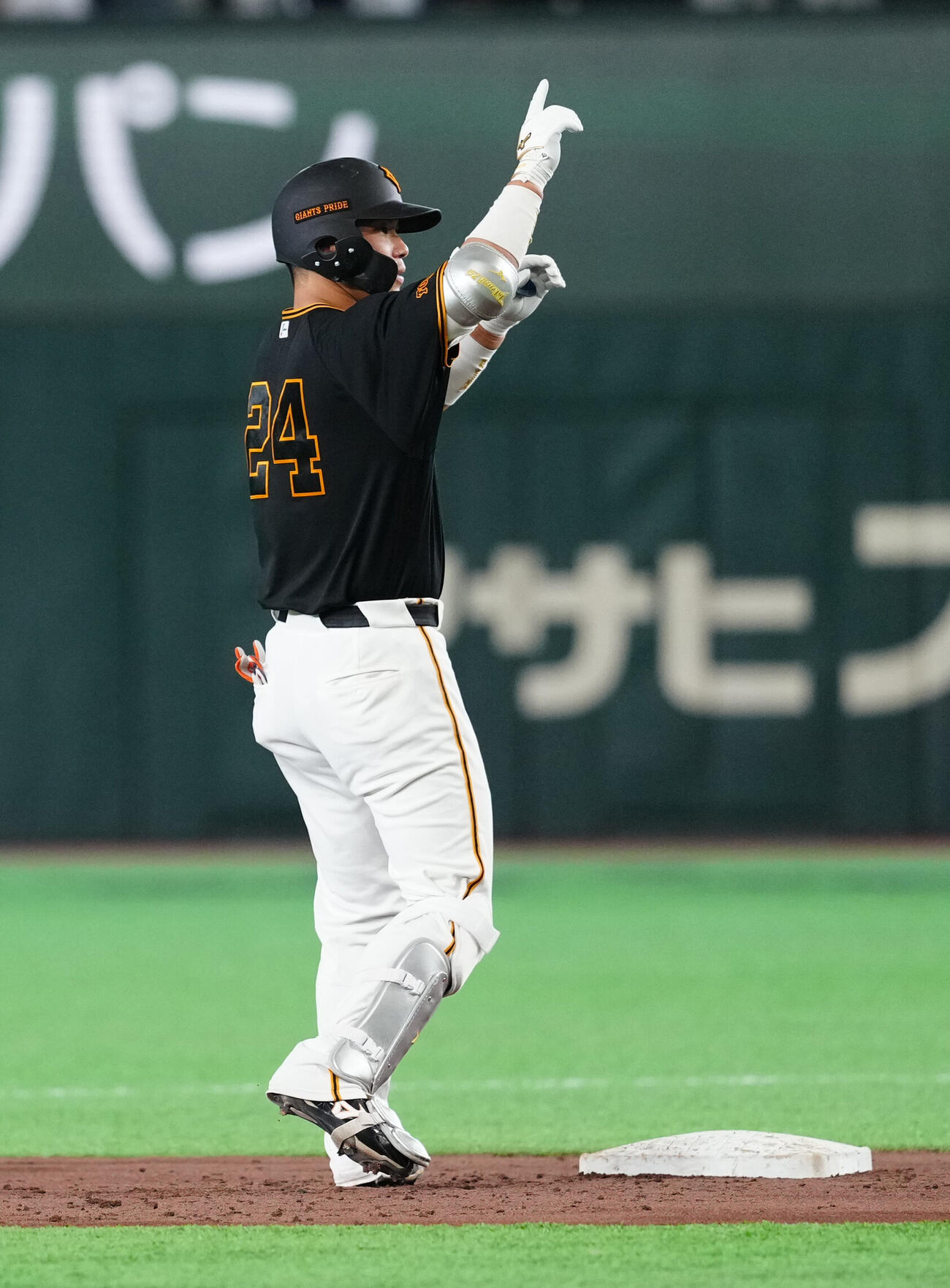 巨人対DeNA 3回裏巨人2死一塁、適時二塁打を放った大城卓三（撮影・江口和貴）