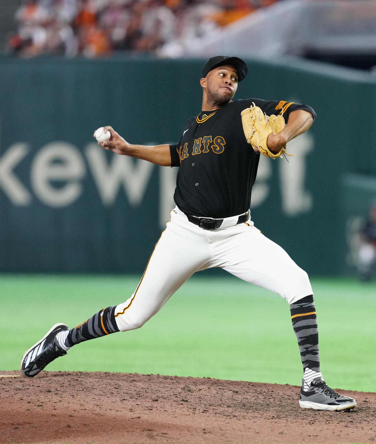 巨人対DeNA　巨人6番手のライデル・マルティネス（撮影・江口和貴）