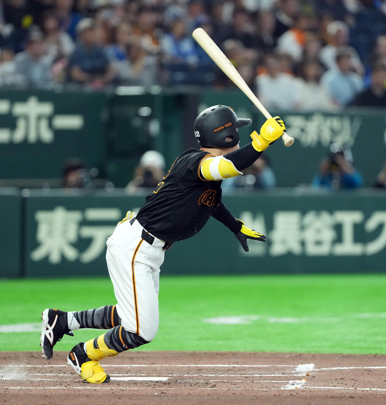 巨人対DeNA 2回裏巨人1死一、二塁、、同点の適時打を放つ浦田俊輔（撮影・たえ見朱実）