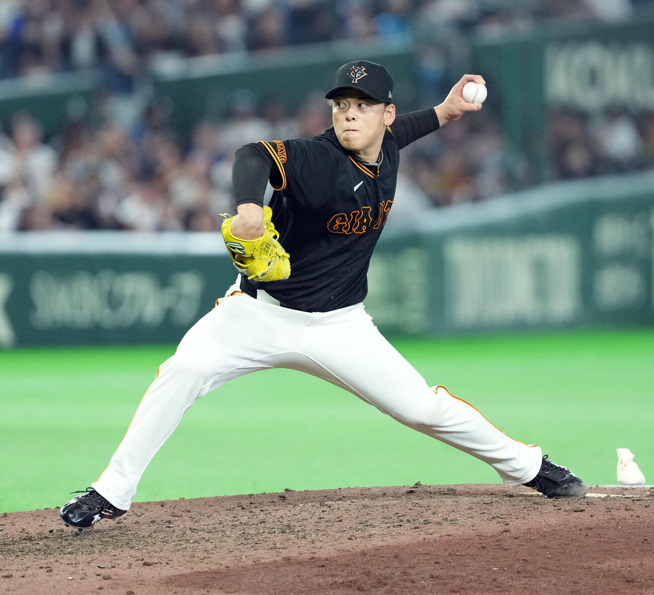 巨人対DeNA 7回途中からマウンドに上がった巨人高梨雄平（撮影・たえ見朱実）