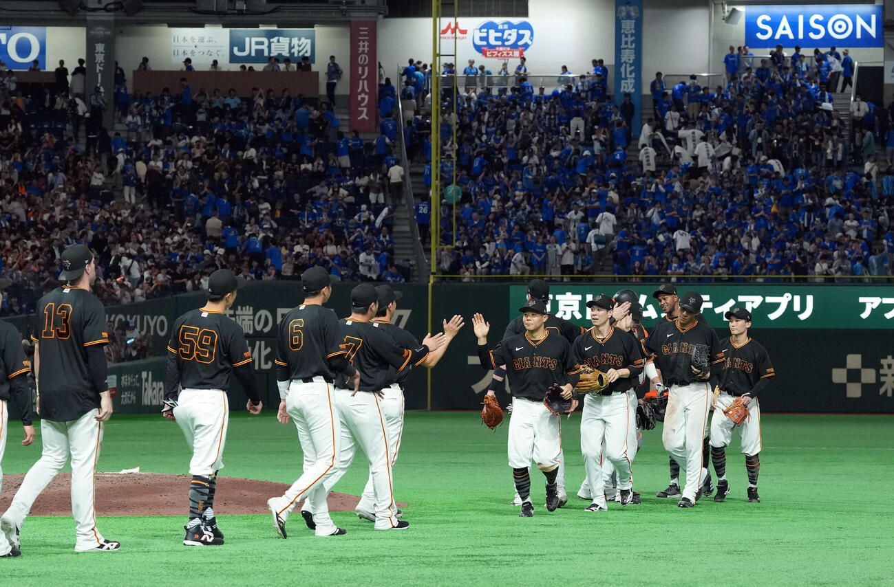 巨人対DeNA DeNAに勝利し、5連勝を飾った巨人（撮影・たえ見朱実）