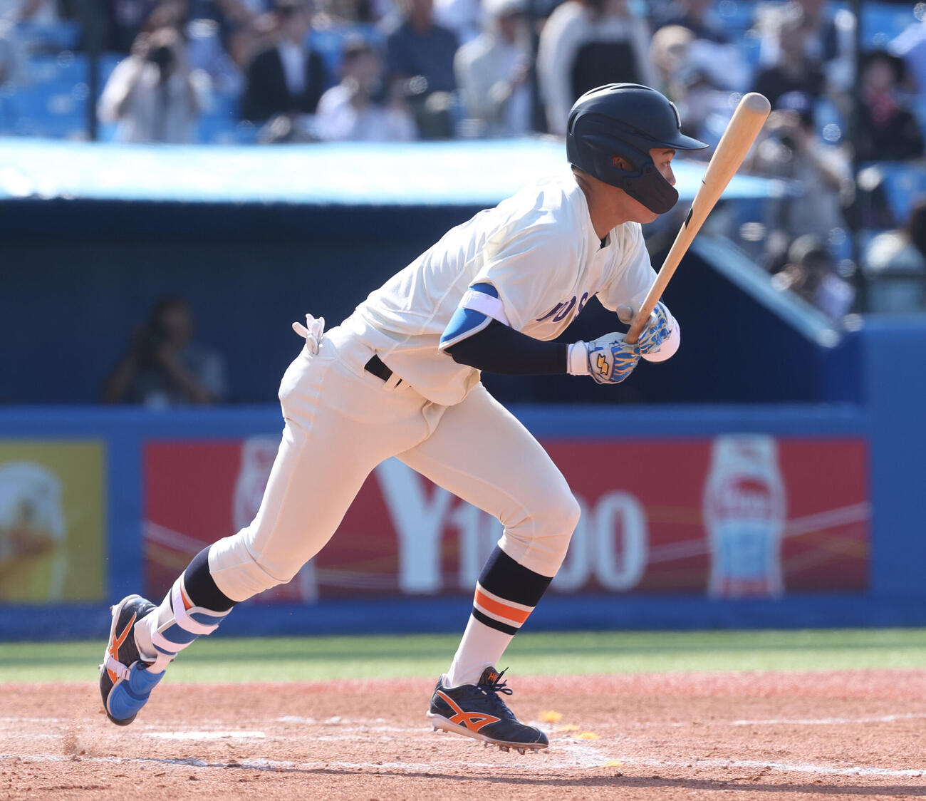 慶大対法大　3回裏法大2死三塁、境亮陽は適時打を放つ（撮影・柴田隆二）