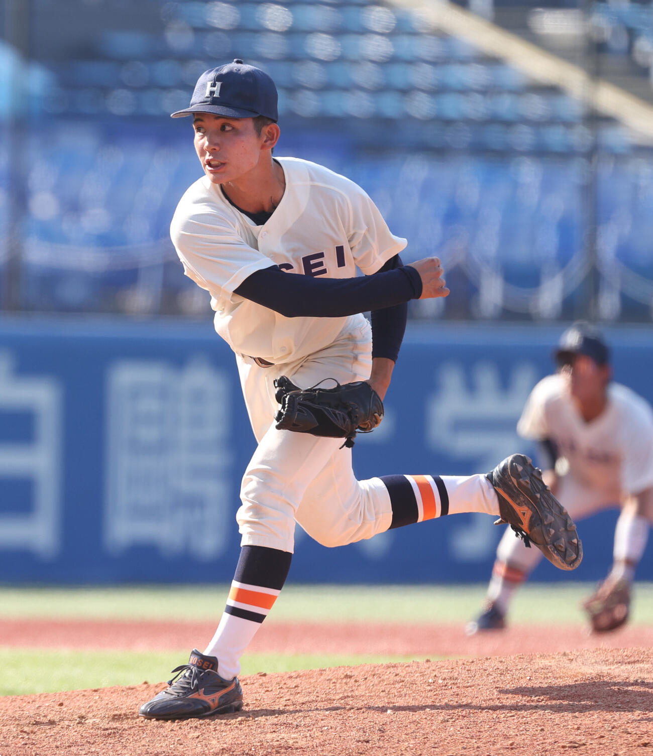 慶大対法大　6回から登板した法大・名取由晃（撮影・柴田隆二）