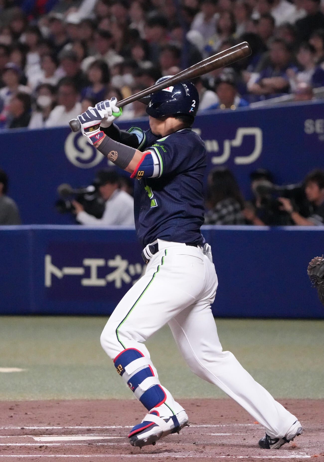 中日対ヤクルト　4回表ヤクルト1死一、三塁、適時打を放つ古賀優大（撮影・森本幸一）