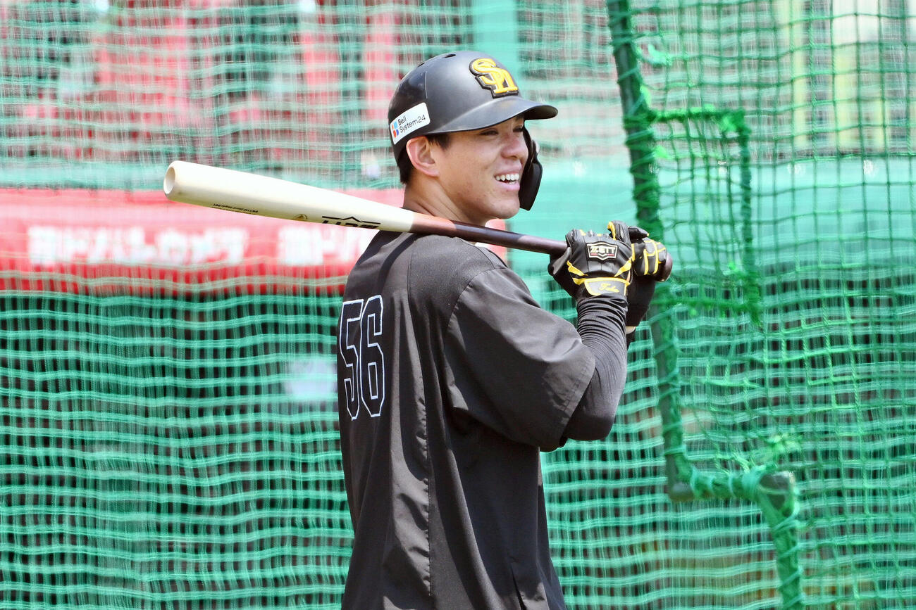 楽天対ソフトバンク　試合前練習するソフトバンク高橋隆慶（撮影・滝沢徹郎）