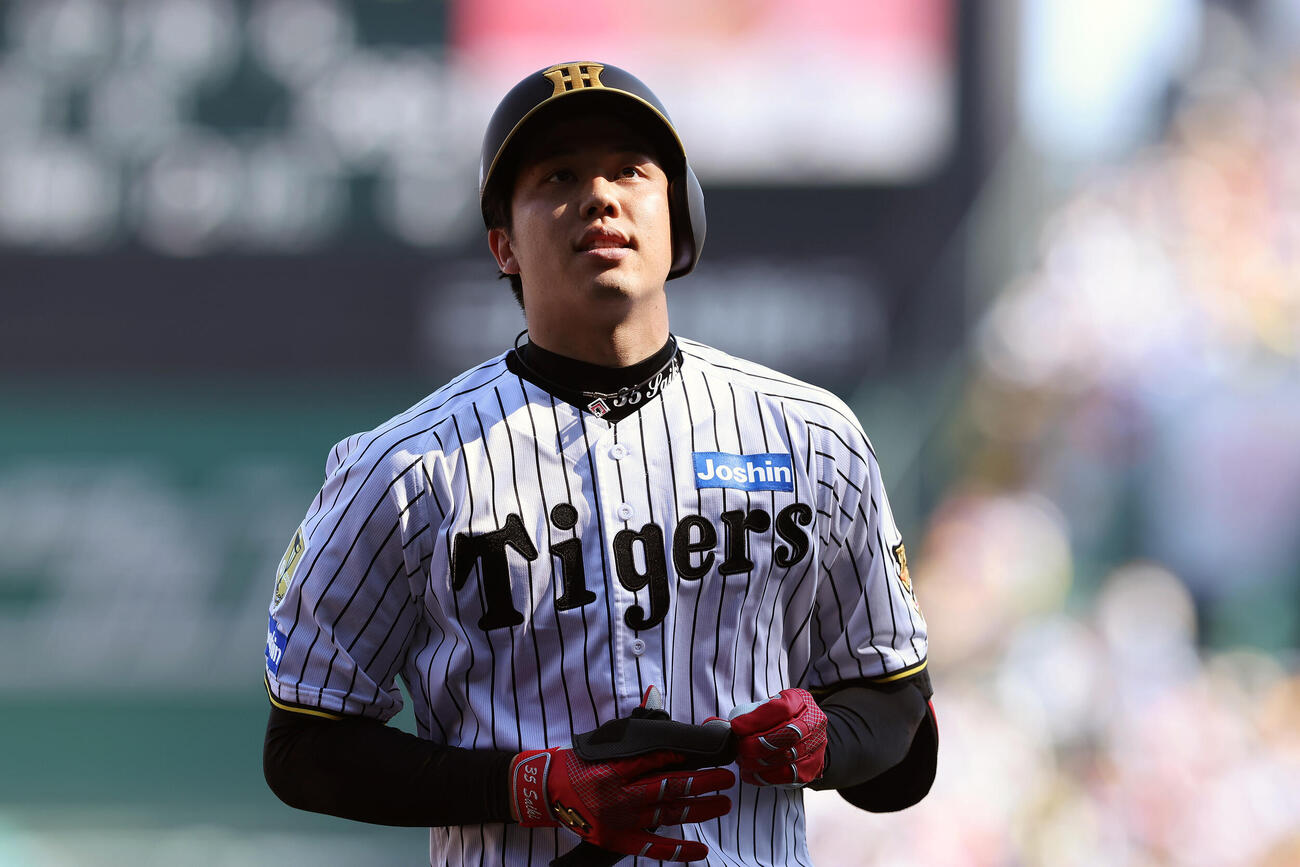 阪神対広島　4回裏阪神2死満塁、遊ゴロに倒れた才木浩人（撮影・前田充）
