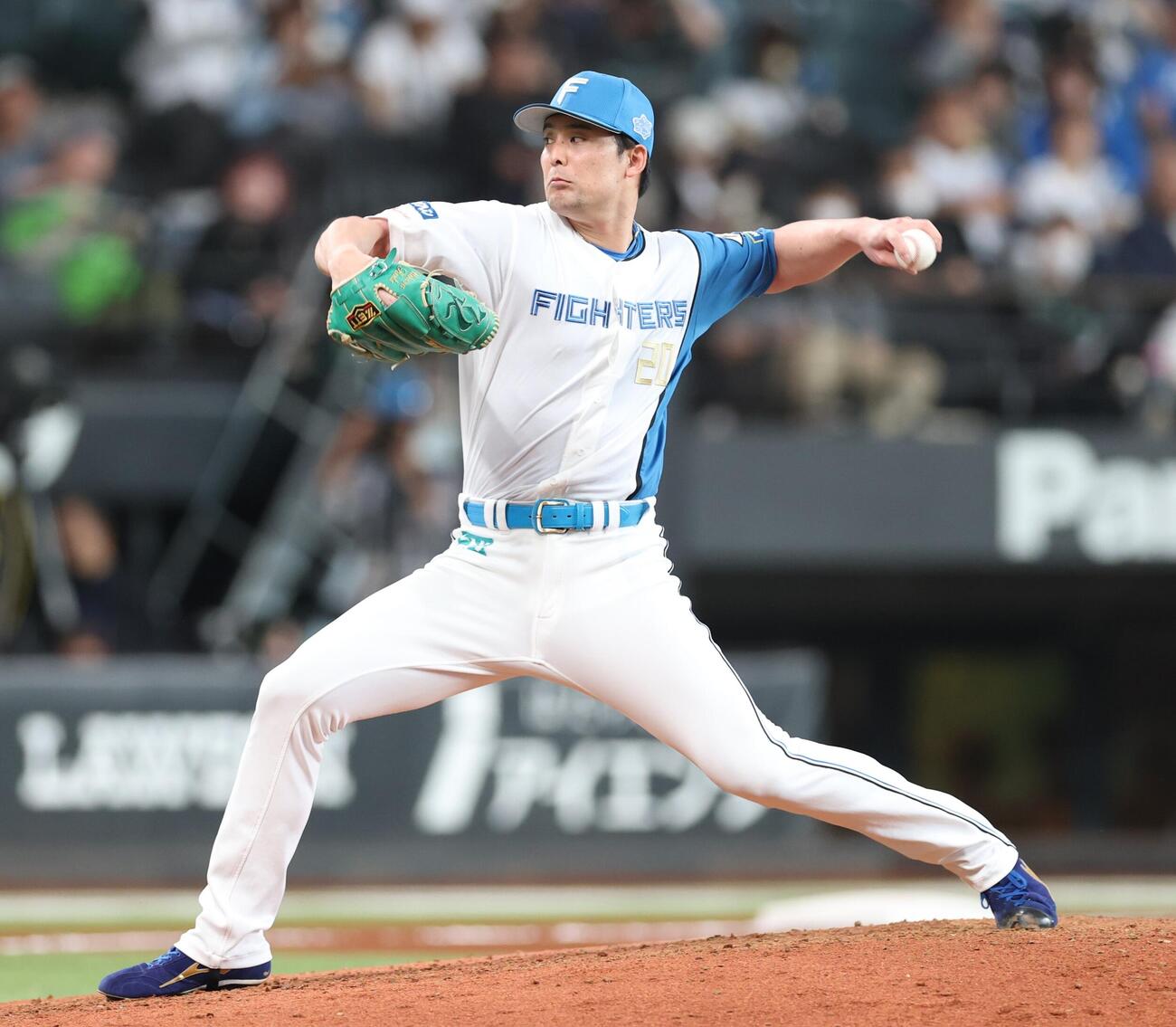 日本ハム対西武　7回に登板の上原健太（撮影・黒川智章）