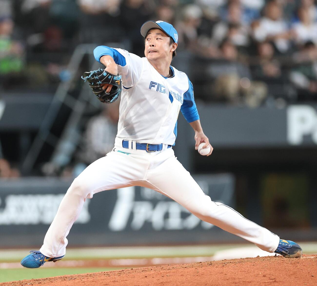 日本ハム対西武　6回に登板の島本浩也（撮影・黒川智章）