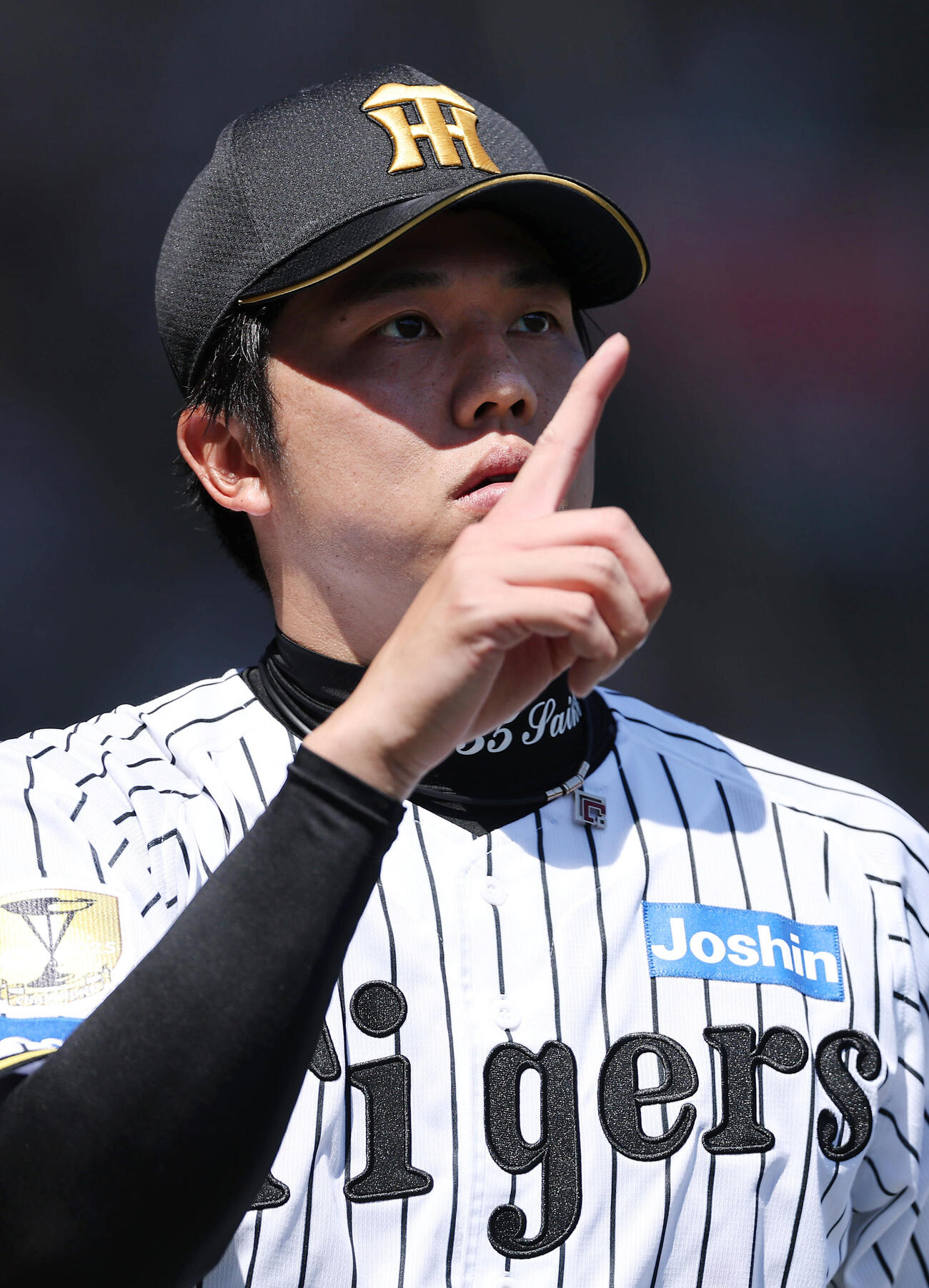 阪神対広島　2回表の投球に備える阪神才木浩人（撮影・前田充）
