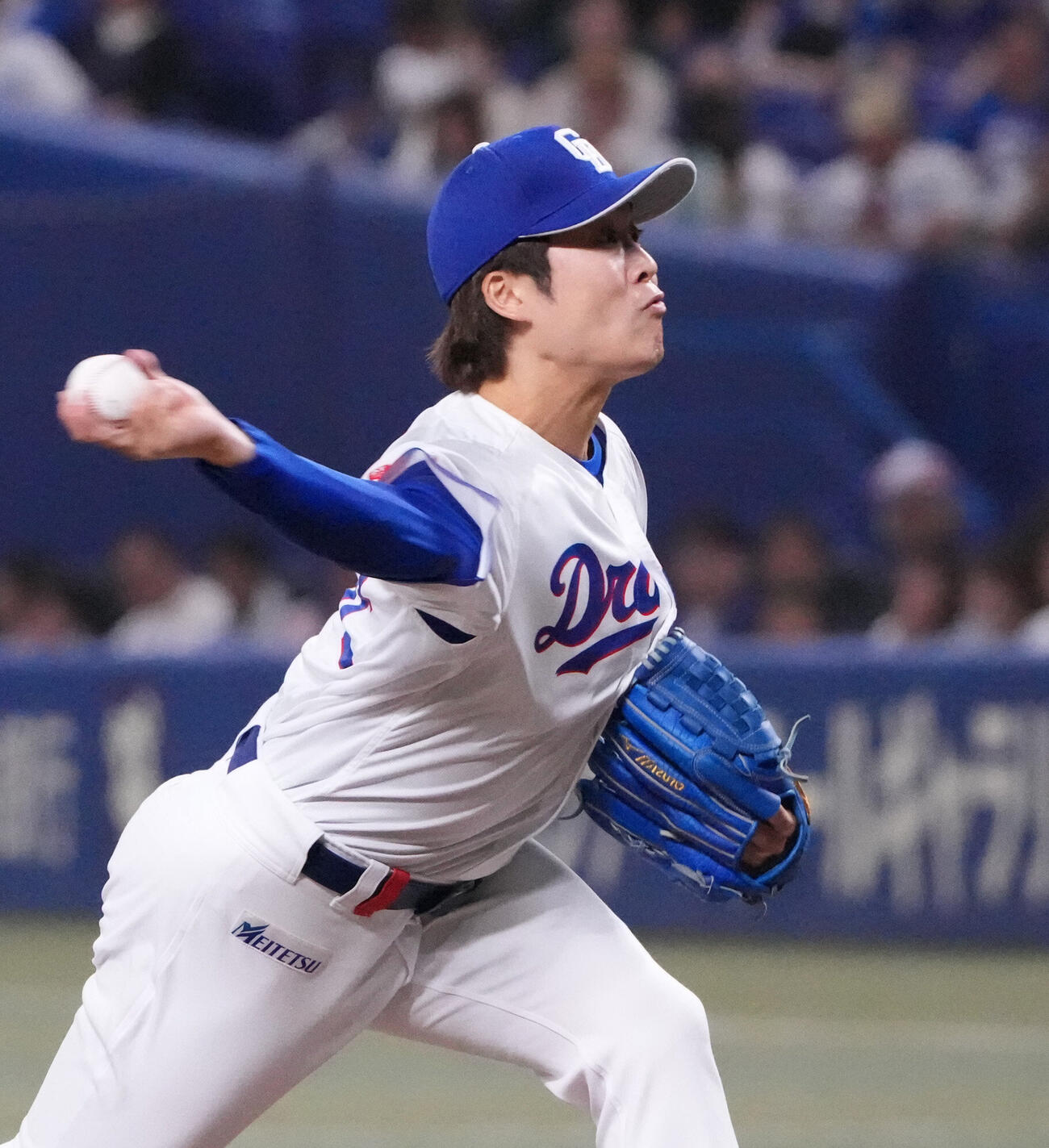 中日対ヤクルト　8回表、中日4番手で登板する伊藤茉央（撮影・森本幸一）