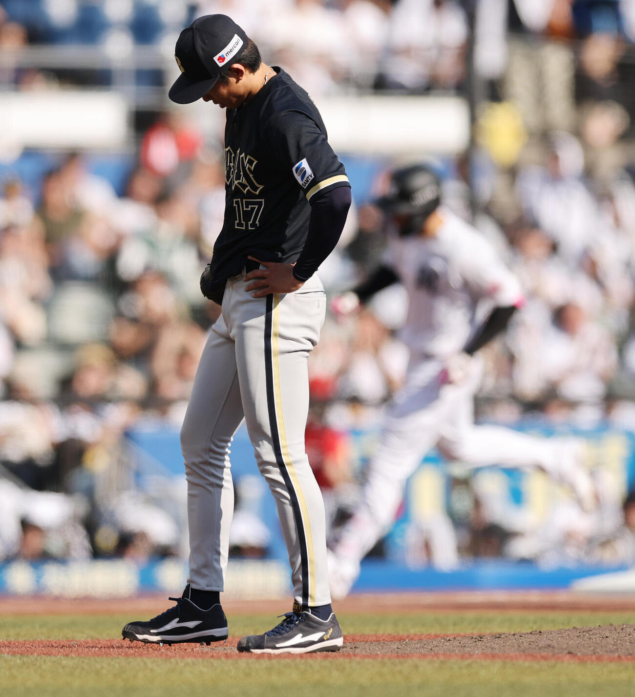 ロッテ対オリックス　6回裏ロッテ2死一、三ネフタリ・ソトに3点本塁打を許す曽谷龍平（撮影・野上伸悟）