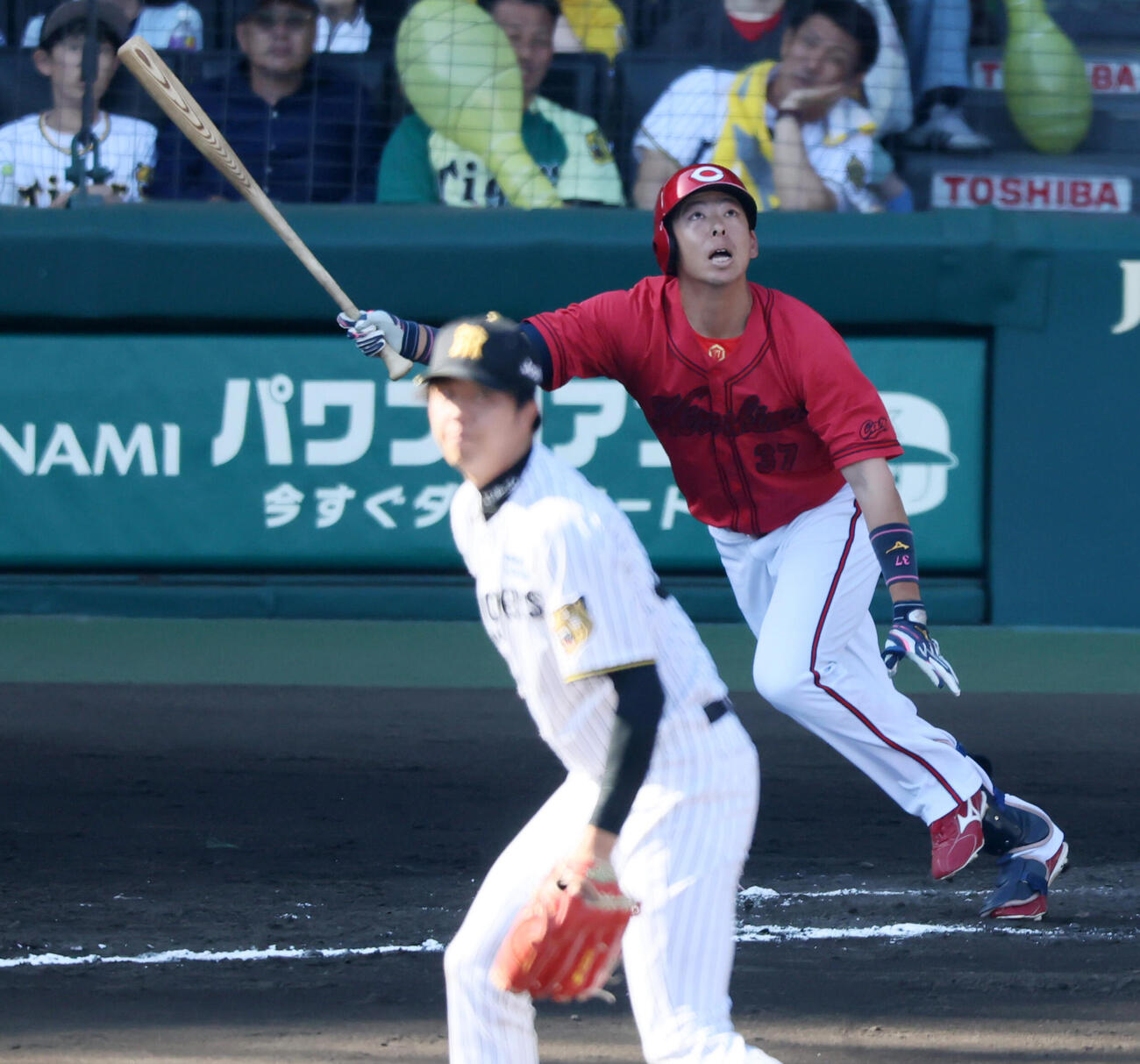 阪神対広島　7回表広島1死三塁、野間峻祥は左前適時打を放つ。投手才木浩人(撮影・加藤哉）