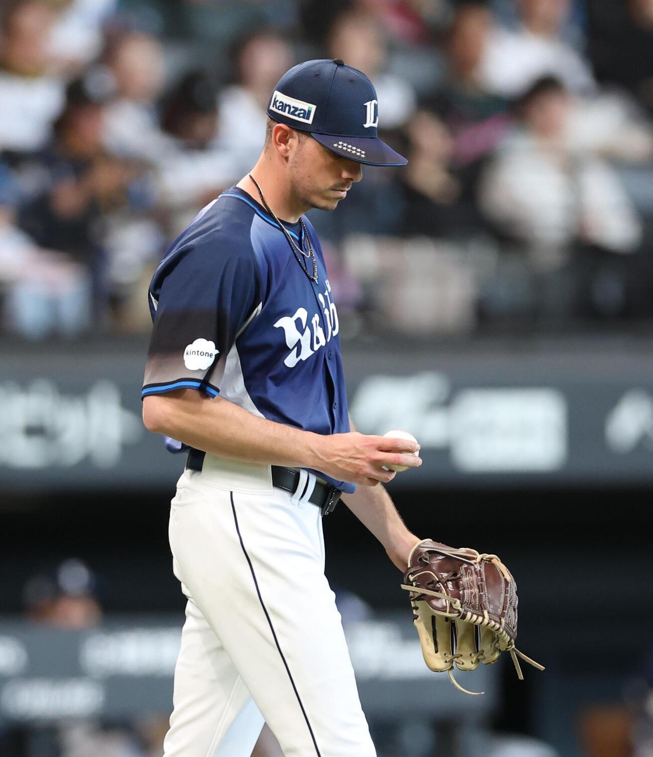 日本ハム対西武　3回裏、失点し渋い表情のワイナンス（撮影・黒川智章）