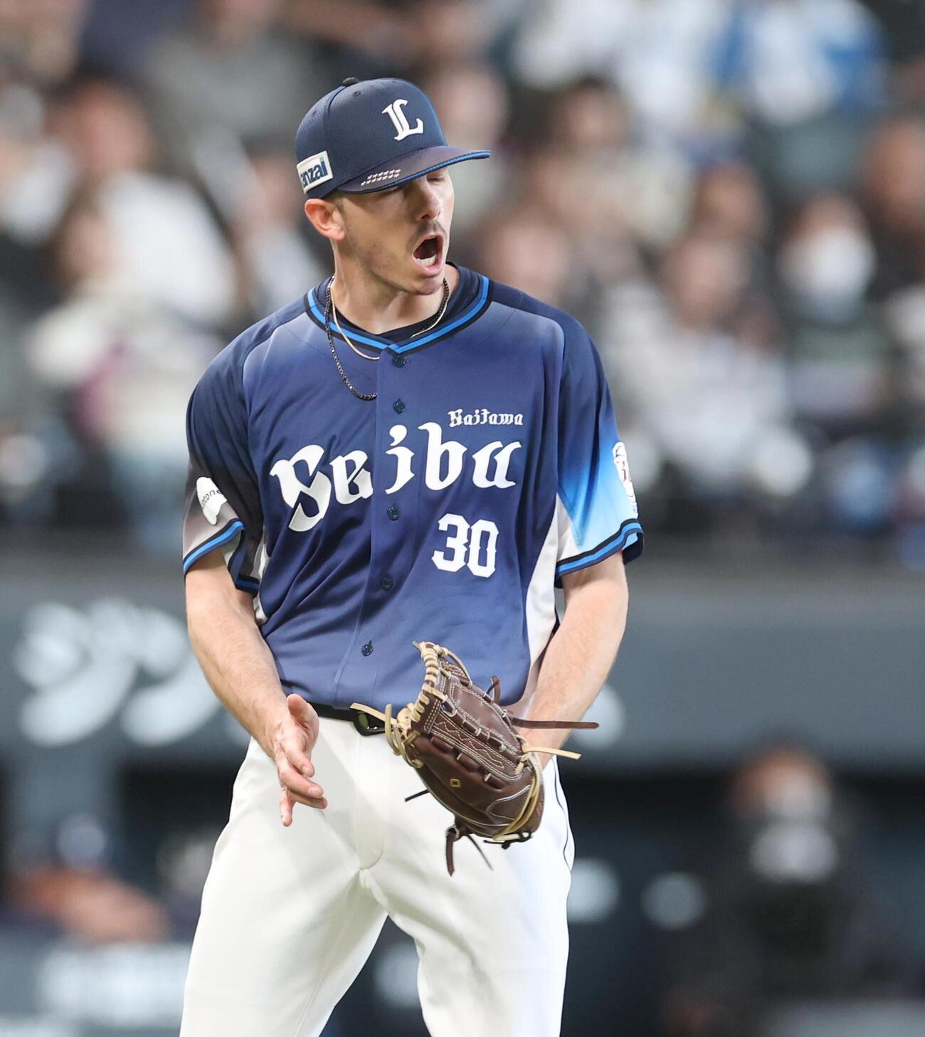 日本ハム対西武　2回裏、無失点に抑え叫ぶワイナンス（撮影・黒川智章）