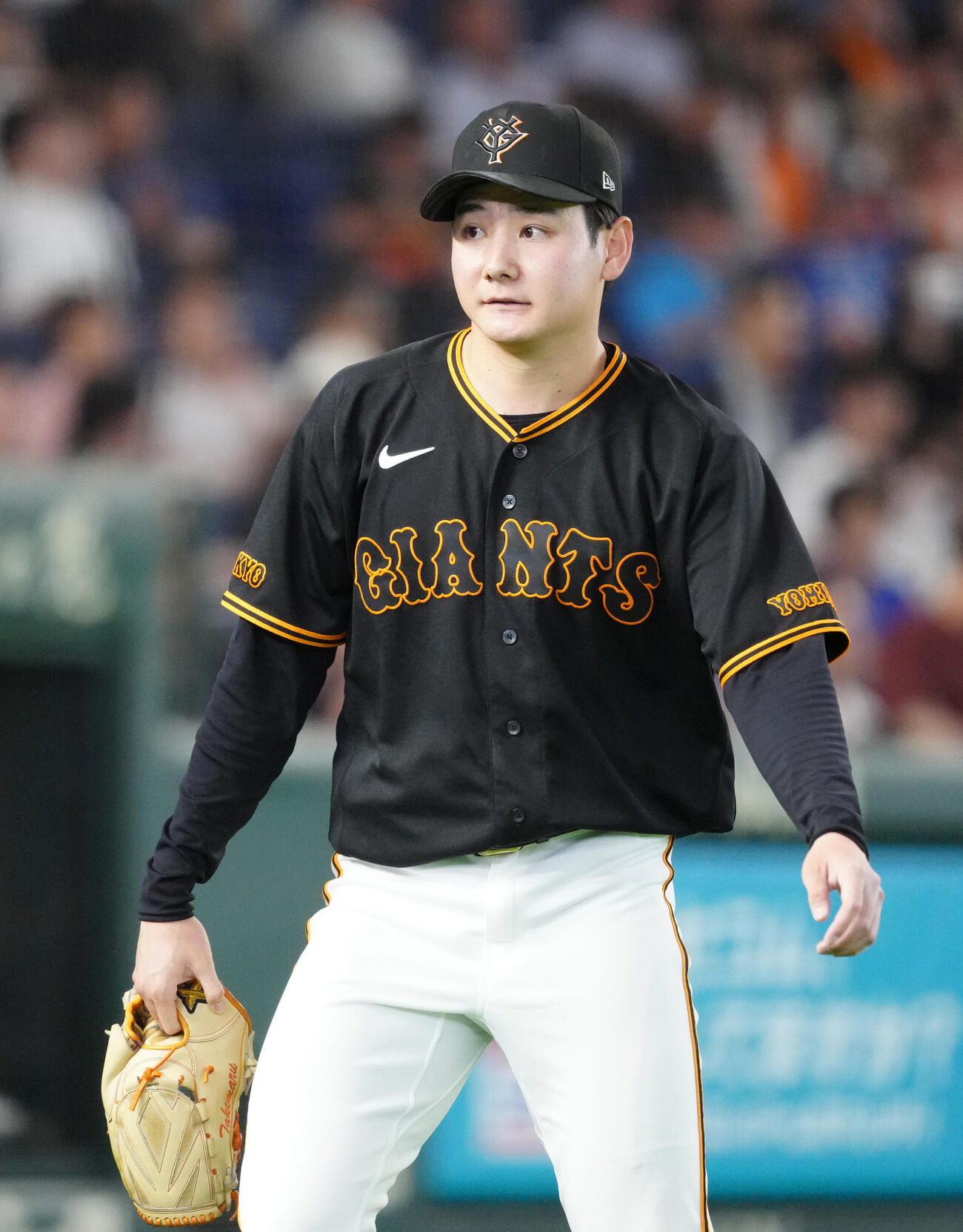 巨人対DeNA 5回表終了後、ベンチに引き揚げる巨人先発の竹丸和幸（撮影・江口和貴）