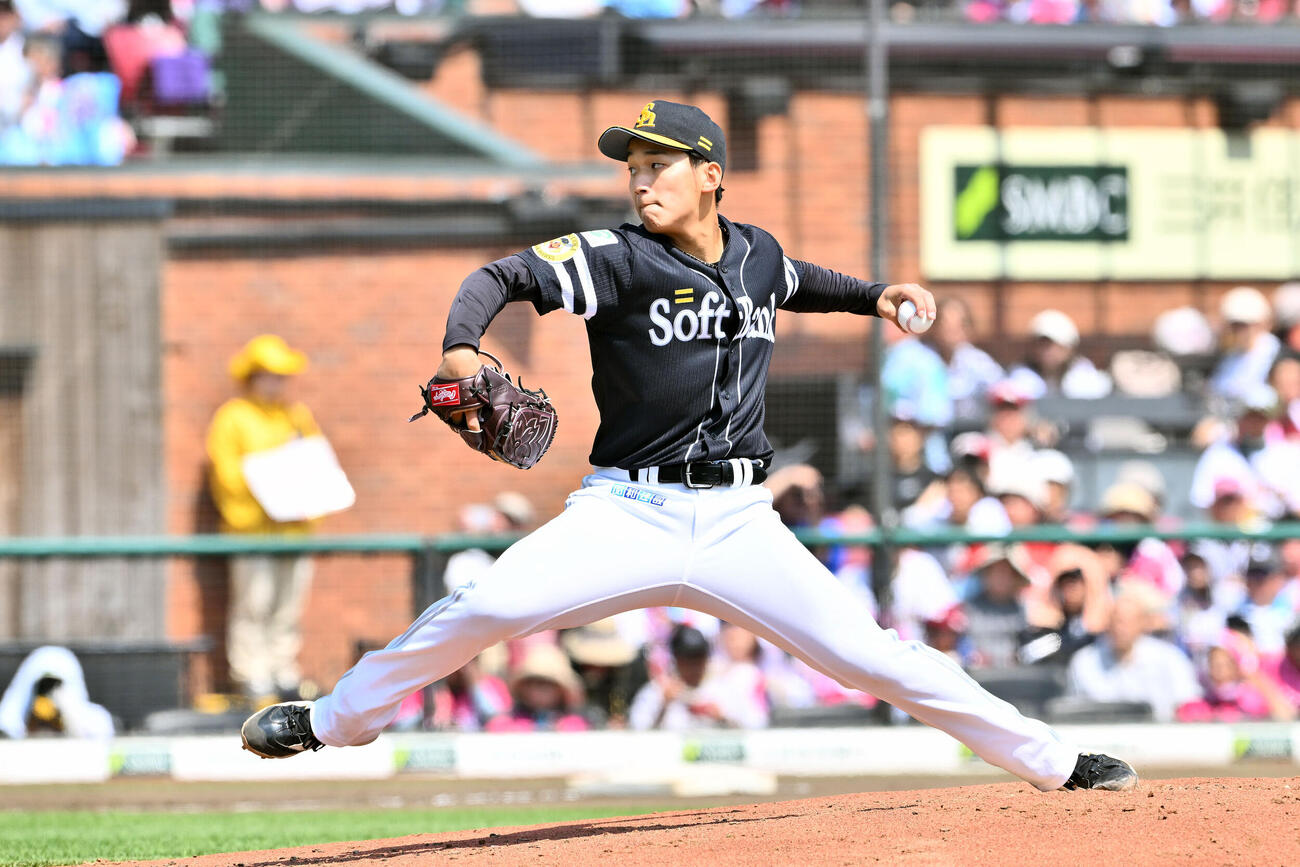 楽天対ソフトバンク　試合に臨むソフトバンク先発の前田悠伍（撮影・滝沢徹郎）