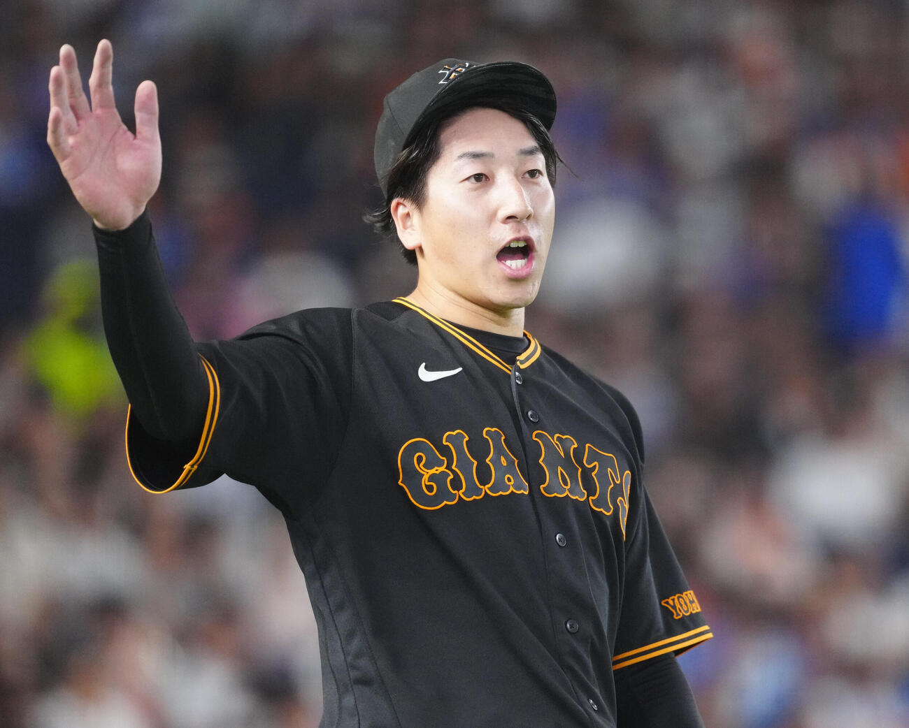 巨人対DeNA 8回表終了後、ベンチに引き揚げる巨人3番手の大勢（撮影・江口和貴）