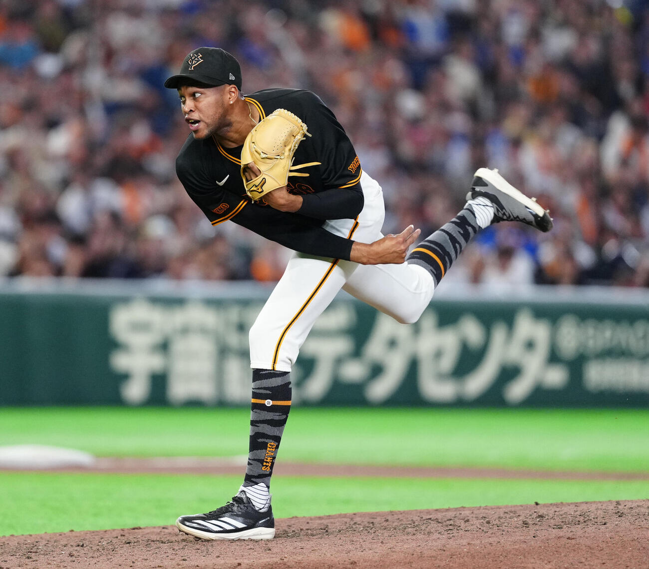 巨人対DeNA　巨人4番手のライデル・マルティネス（撮影・江口和貴）