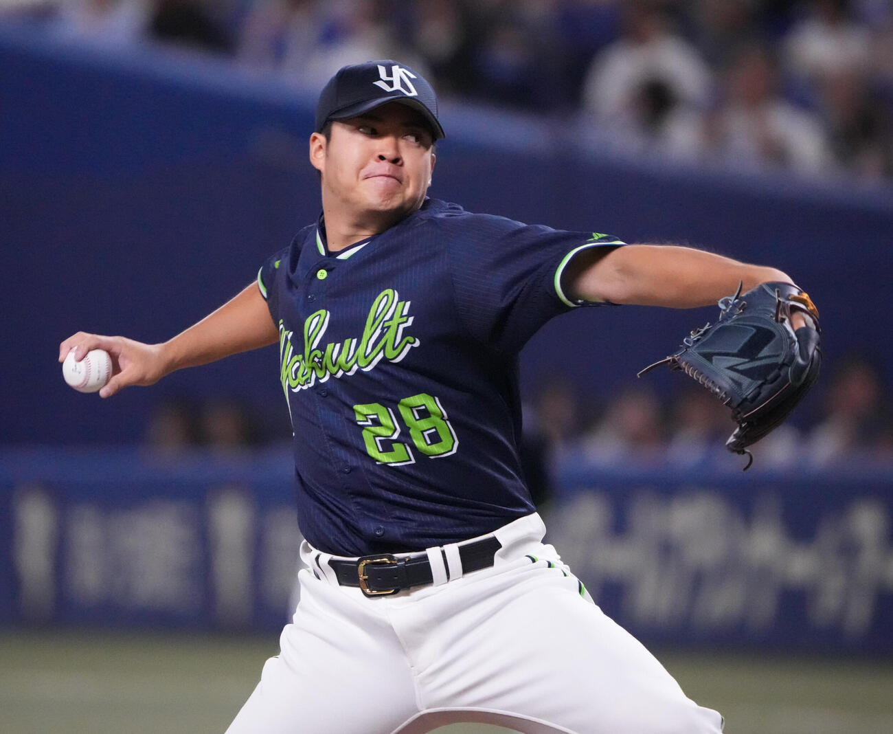 中日対ヤクルト　1回裏、登板するヤクルト先発の松本健吾（撮影・森本幸一）