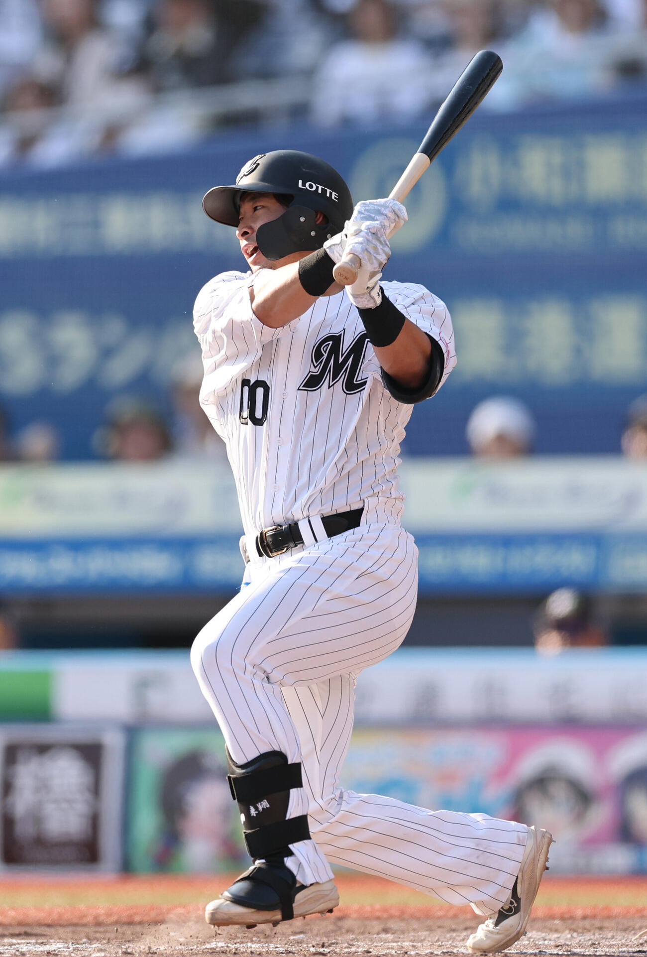 ロッテ対オリックス　8回裏ロッテ1死、安打を放つ池田来翔（撮影・野上伸悟）