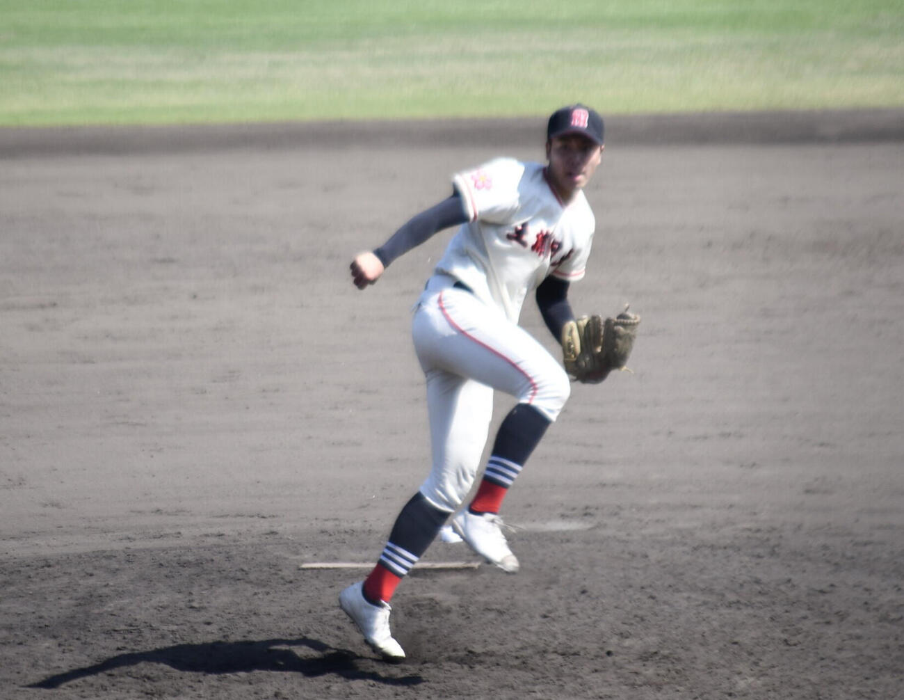 プロ注目の土浦日大エース小池は8回から登板し、2イニングを4奪三振無失点で完封リレーを締めくくった（撮影・平山連）