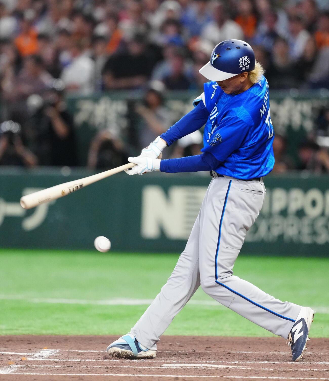 自打球を足に当てる三森大貴（2026年5月17日撮影）