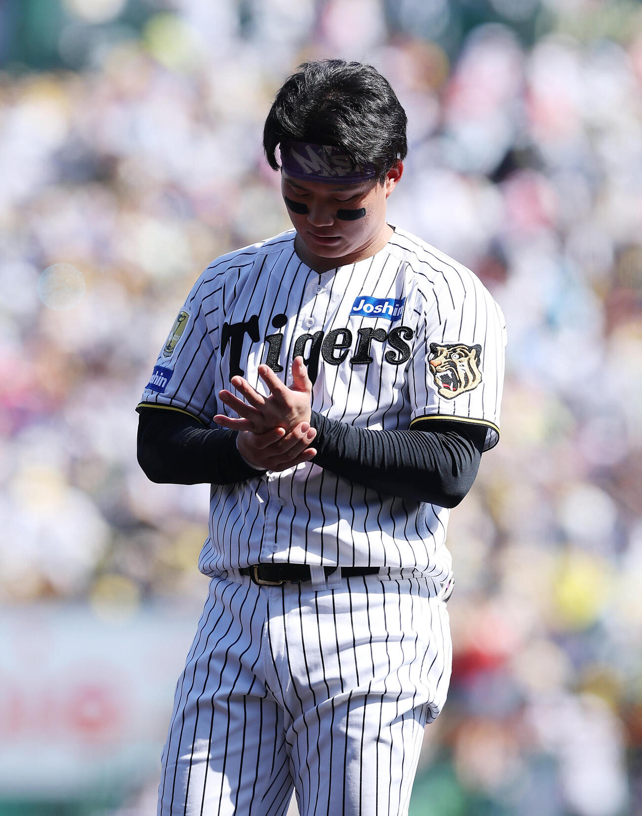阪神対広島　3回裏阪神2死満塁、中飛に倒れた森下翔太（撮影・前田充）