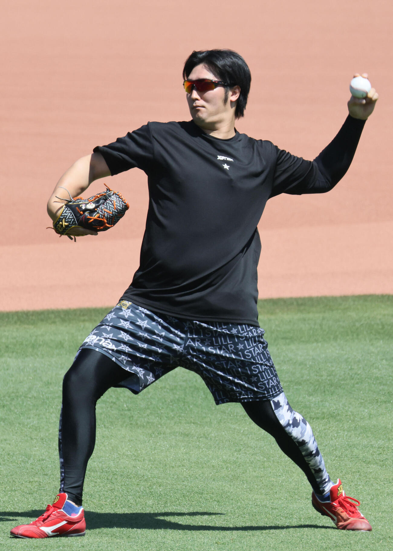 広島投手指名練習　キャッチボールをする床田寛樹（撮影・加藤孝規）