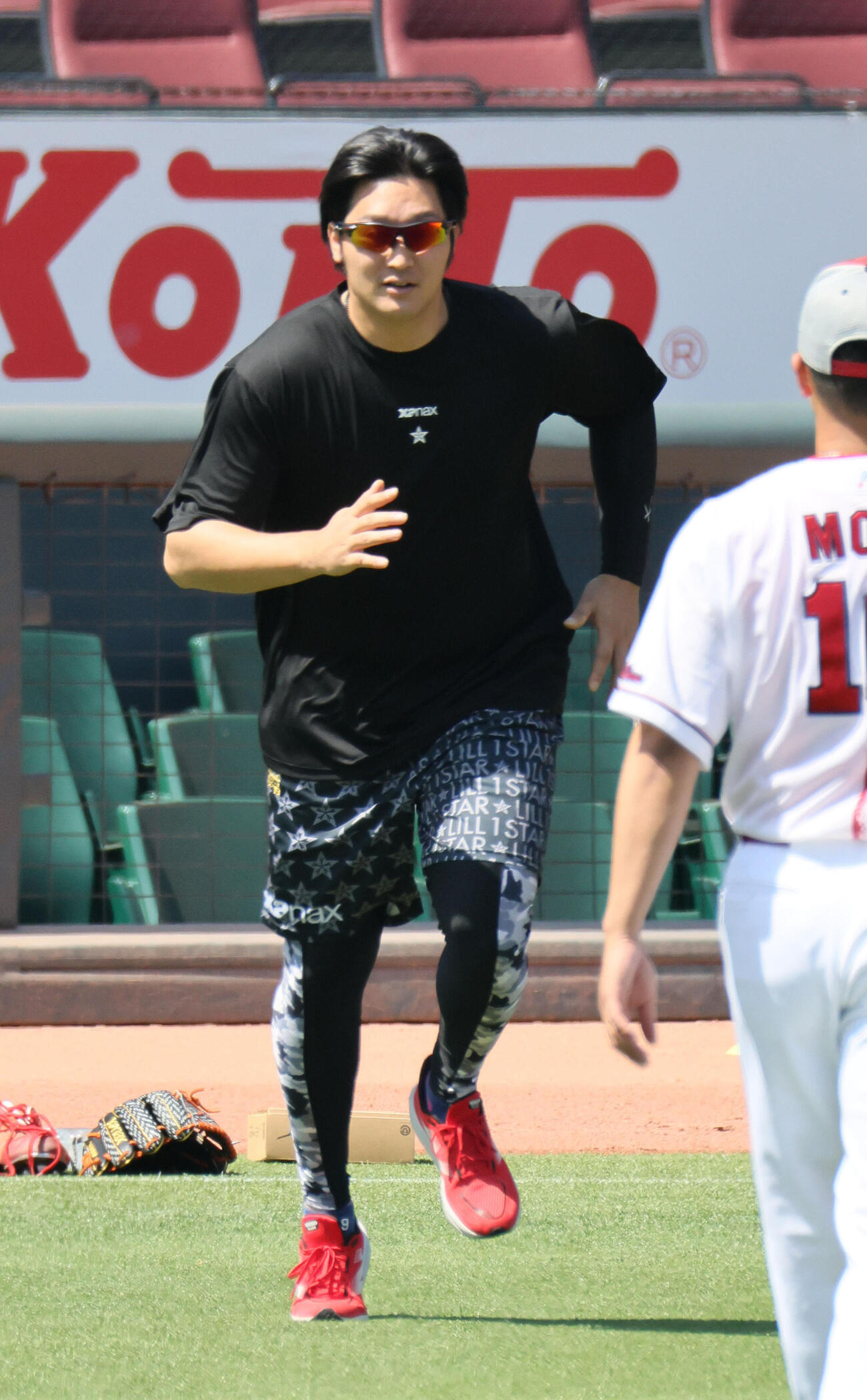 広島投手指名練習　ランニングをする床田寛樹（撮影・加藤孝規）