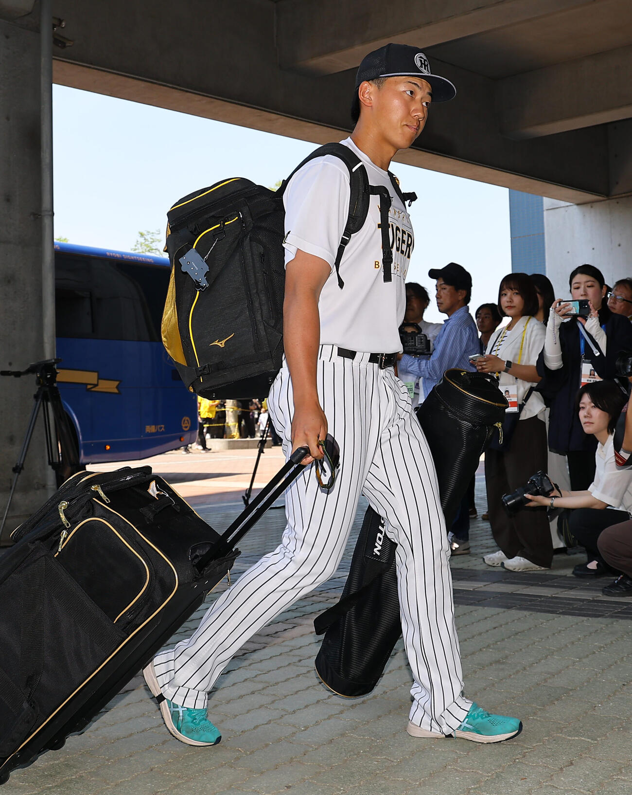 マスカットスタジアムに入る立石正広（撮影・上田博志）