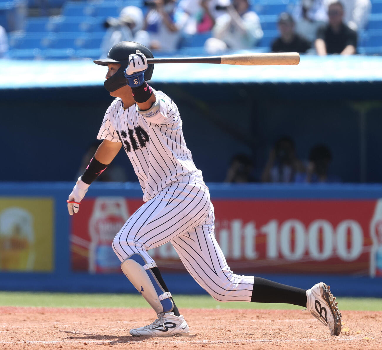 東都大学野球　亜大対立正大　5回表亜大2死満塁、小池祐吏は2点適時打を放つ（撮影・柴田隆二）