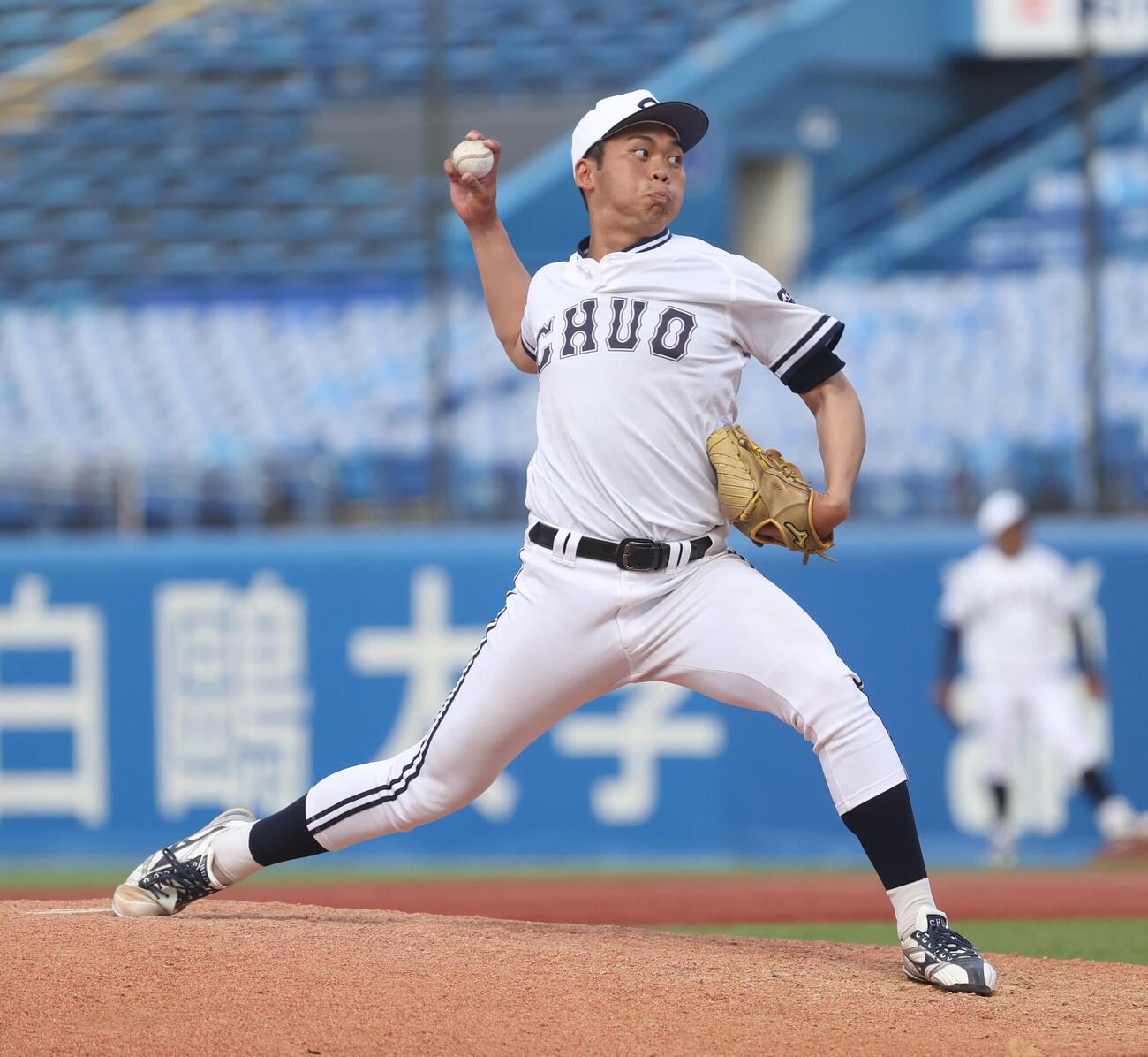 東都大学野球　東洋大対中大　8回途中から登板した中大・平井智大（撮影・柴田隆二）