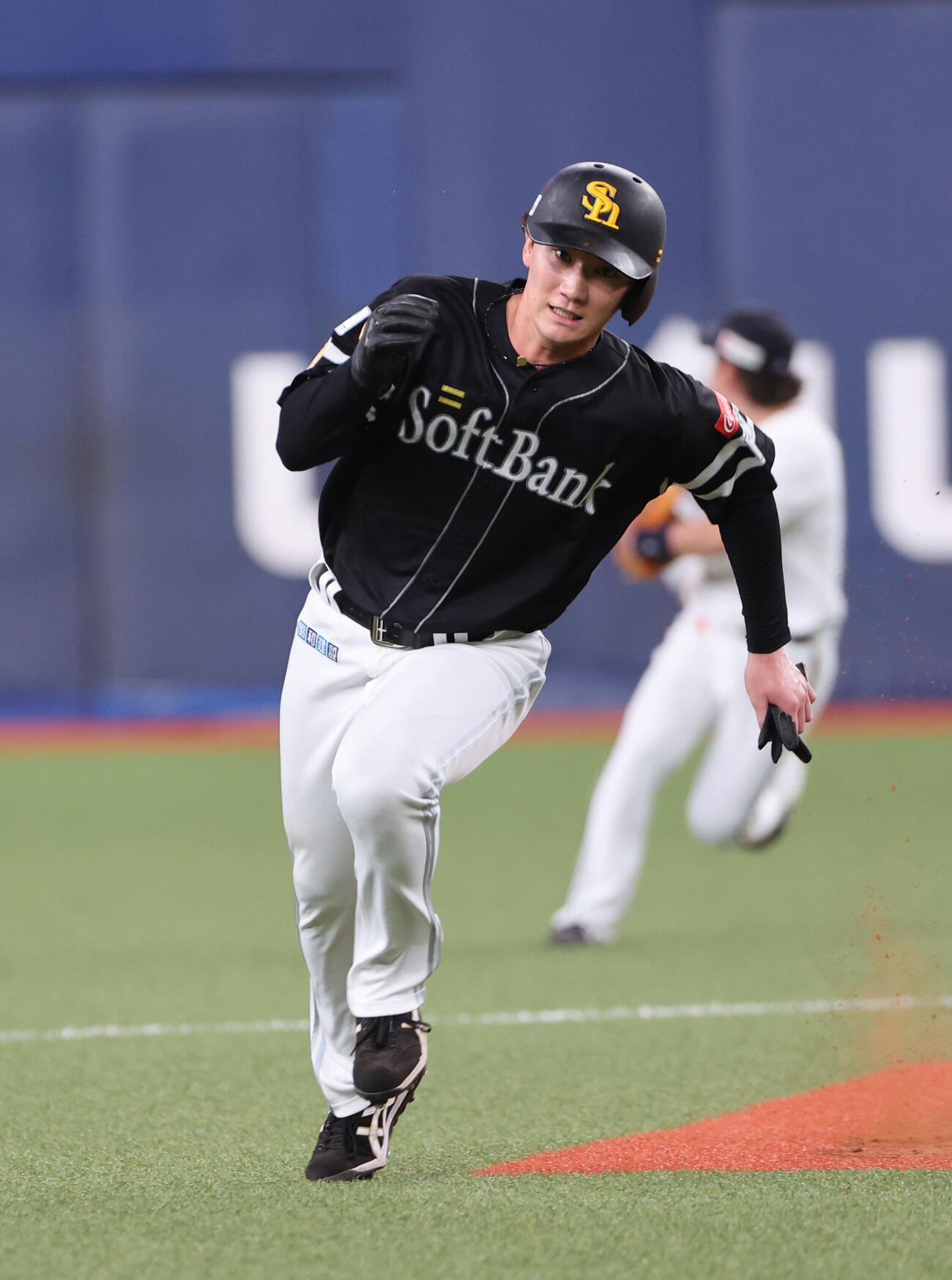 オリックス対ソフトバンク　3回表ソフトバンク2死一塁、近藤の右前打で三塁へ走る一走正木智也（撮影・西尾就之）
