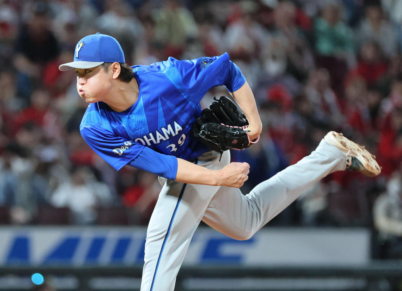 広島対DeNA 5回裏広島、DeNA2番手の若松尚輝　（撮影・加藤孝規）