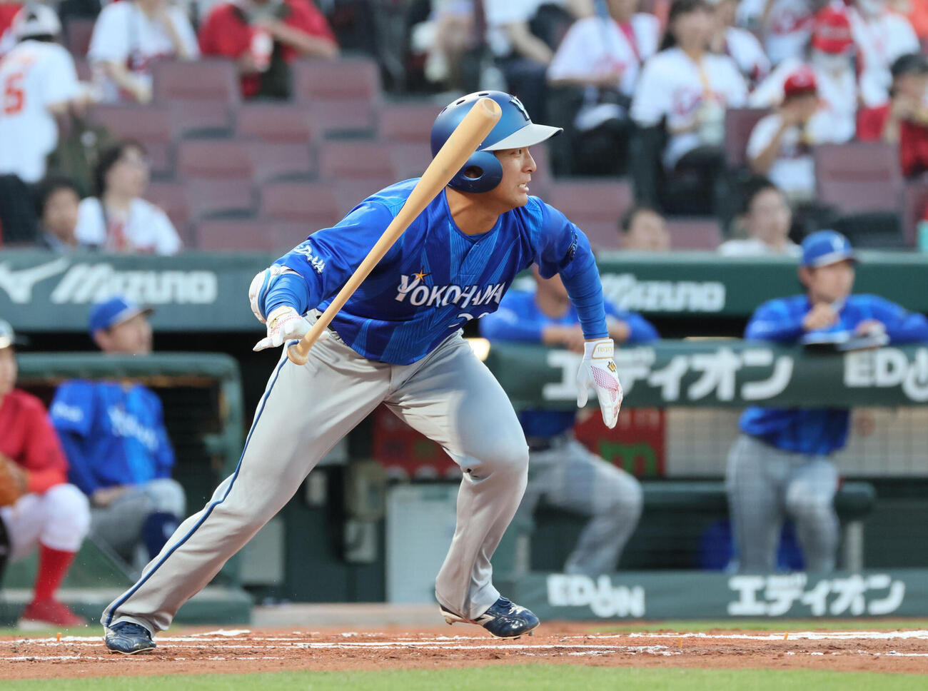 広島対DeNA 2回表DeNA2死、勝又温史は左前打を放つ　（撮影・加藤孝規）