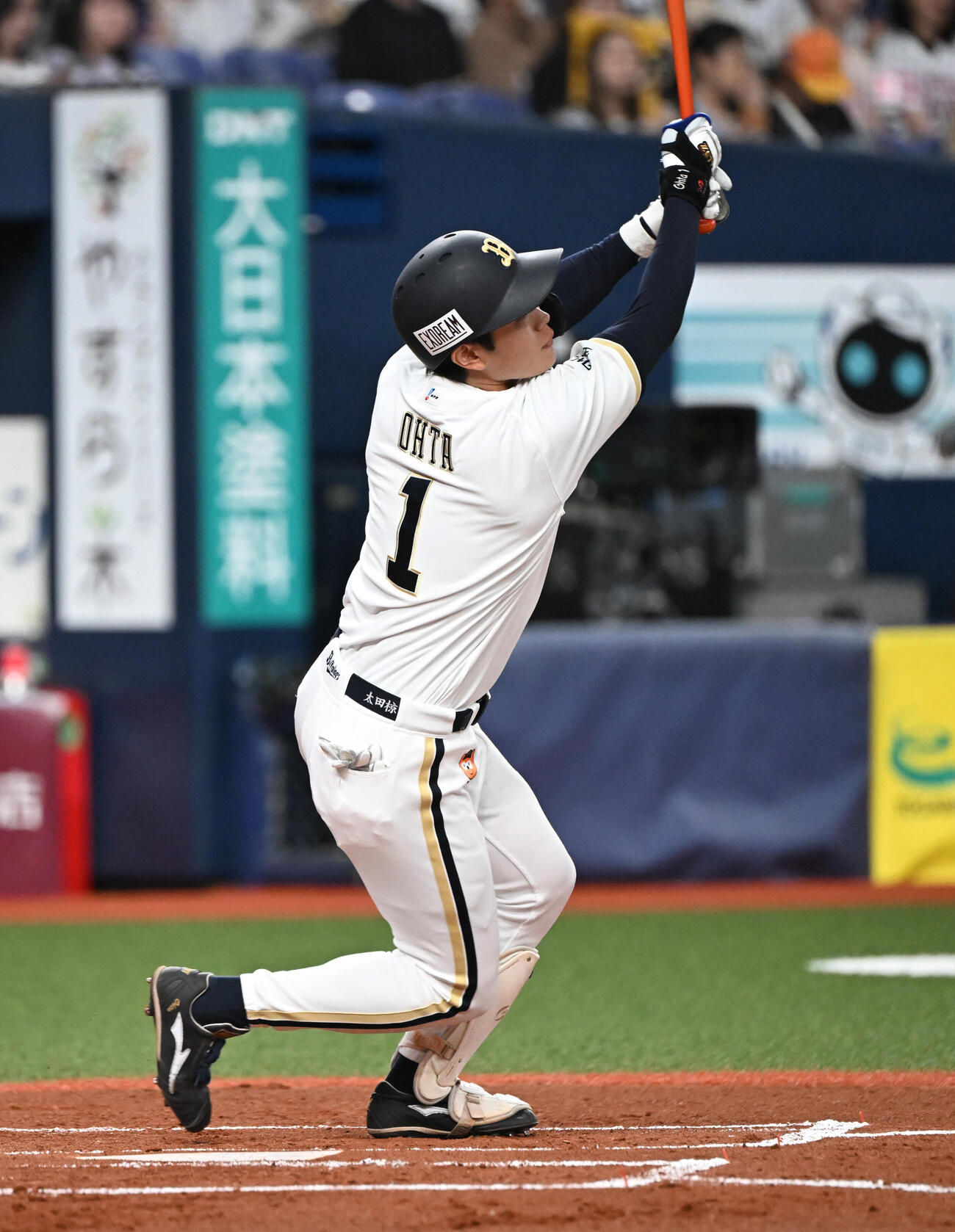 オリックス対ソフトバンク　1回裏オリックス1死二、三塁、右犠飛を放つ太田椋（撮影・和賀正仁）＝2026年5月19日